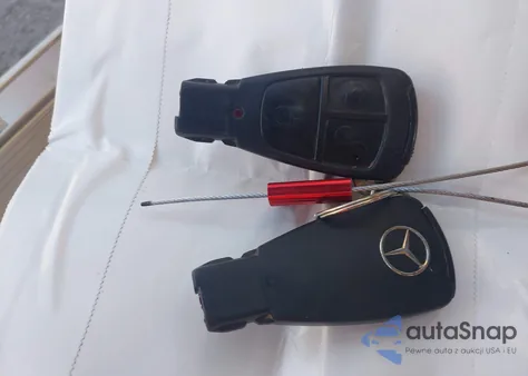 2000 Mercedes-Benz E 320 z USA, uszkodzony, nr VIN WDBJF65J3YB126763